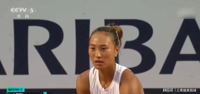 波兰选手在举重比赛中喜获金牌